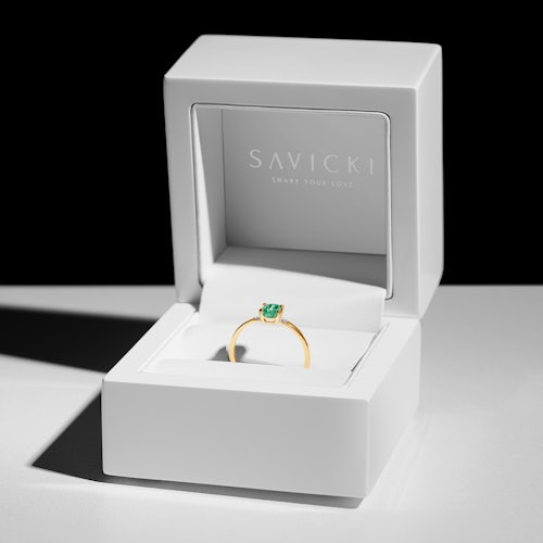 Pierścionek zaręczynowy SAVICKI: złoty, szmaragd, diamenty